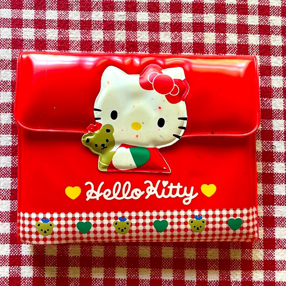 90’s Hello Kitty wallet ❤️